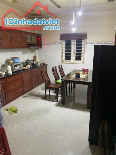 MẶT TIỀN KD - NGAY CẦU CHÀ VÀ QUẬN 8 - 4,2X21M - VUÔNG A4 - 3 TẦNG - KHÔNG LỘ GIỚI - 13.3T - 2