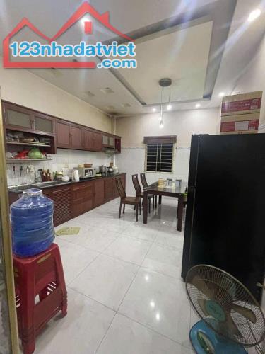 MẶT TIỀN KD - NGAY CẦU CHÀ VÀ QUẬN 8 - 4,2X21M - VUÔNG A4 - 3 TẦNG - KHÔNG LỘ GIỚI - 13.3T - 5
