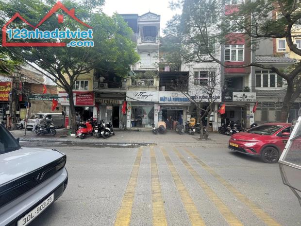 BÁN NHÀ MẶT PHỐ CỔ QUANG TRUNG HOÀNG HOA THÁM  CÙ CHÍNH LAN 4 TẦNG 75m MT5m GIÁ NHỈNH 17 T