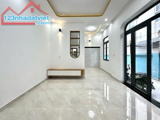 MẶT TIỀN TRẦN QUANG KHẢI KHU VIP QUẬN 1 - 3 TẦNG BTCT MỚI ĐẸP - FULL NỘI THẤT - 9.8 tỷ - 1