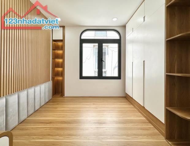 MẶT TIỀN TRẦN QUANG KHẢI KHU VIP QUẬN 1 - 3 TẦNG BTCT MỚI ĐẸP - FULL NỘI THẤT - 9.8 tỷ - 2