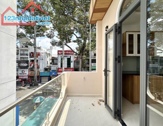 MẶT TIỀN TRẦN QUANG KHẢI KHU VIP QUẬN 1 - 3 TẦNG BTCT MỚI ĐẸP - FULL NỘI THẤT - 9.8 tỷ - 3