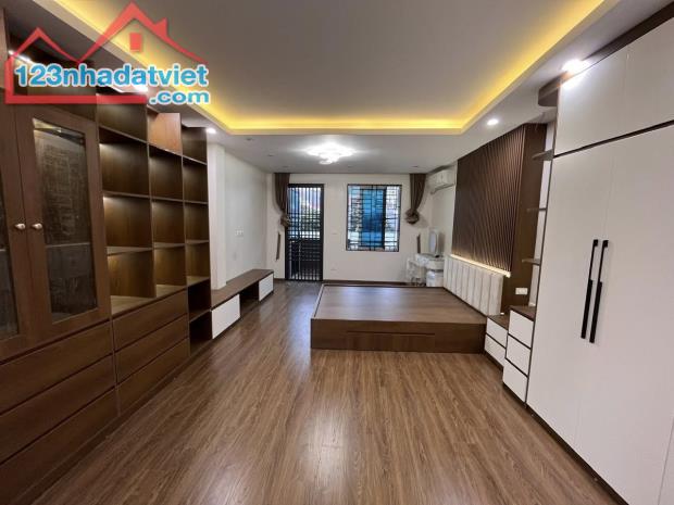 Bán nhà phố nguyễn khoái – hai bà trưng, 64m, 6 tầng, gara, 9.7 tỷ có TL