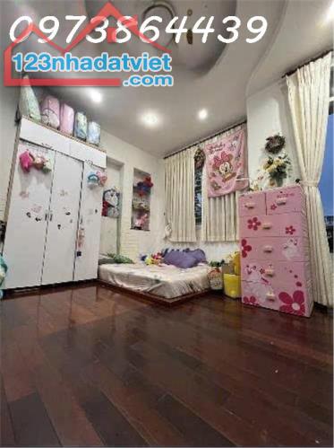 BÁN NHÀ PHỐ 4 TẦNG TRUNG TÂM QUẬN 1- LÊ THỊ RIÊNG- P.BẾN THÀNH-NGANG 4,8M X 14M- 5PN - - 4