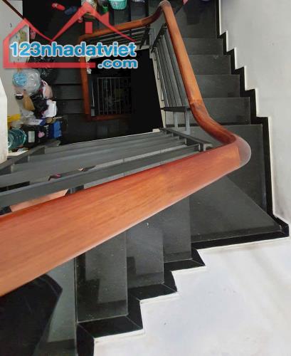 BÁN NHÀ 4 TẦNG TTQUẬN 1- LÊ THỊ RIÊNG- P.BẾN THÀNH-NGANG 4,8M X 14M- 5PN - 4WC - 23 TỶ - 5