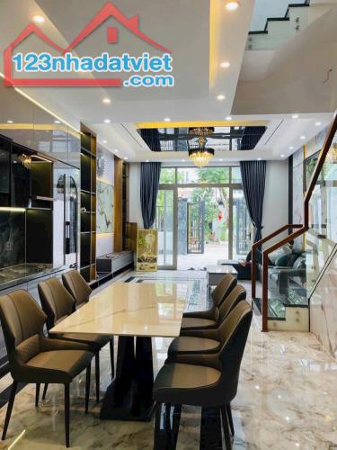 BÁN NHÀ ĐẸP 2 TẦNG ĐƯỜNG LỖ GIÁNG 24 - HOÀ XUÂN 🔥 , DT 100m GIÁ CHỈ NHỈNH 4 TY 🏡