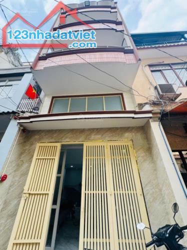 Bán nhà Nguyễn Trãi, Quận 5, 5 tầng 6PN, sổ vuông vức, hoàn công đủ, không lộ giới giá