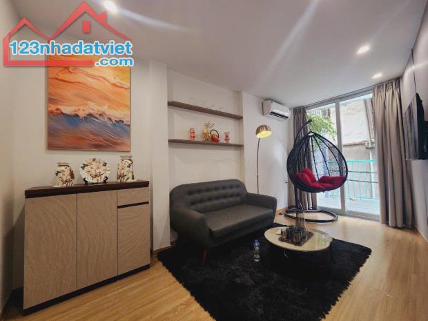 NHÀ ĐẸP LÔ GÓC- 2thoáng vĩnh viễn - 5tầng mới coong -3 bước ra phố Trương Định chỉ hơn 5ty