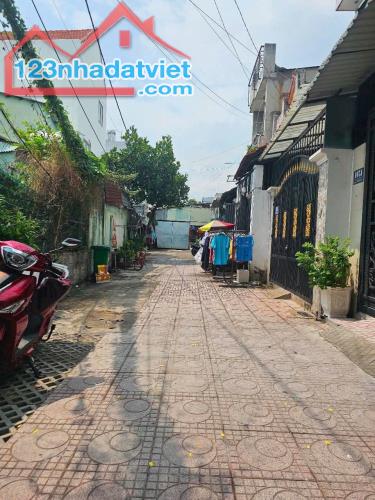 Nhà đẹp 1 lầu hẻm 5m hẻm 1 mặt nhà thoáng mát tân thới hiệp 14 ngay metro q12