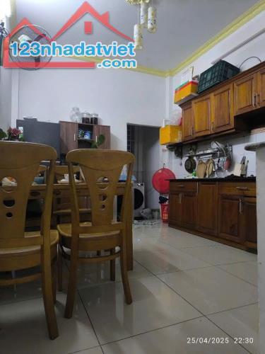 Nhà đẹp 1 lầu hẻm 5m hẻm 1 mặt nhà thoáng mát tân thới hiệp 14 ngay metro q12 - 5