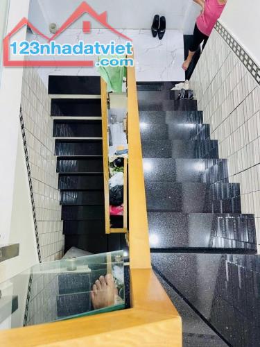 LÔ GÓC SIÊU HIẾM - 2 MẶT TIỀN - GẦN TÔ HIỆU ĐẦM SEN -64M - 3 TẦNG 5 TỶ X - 4