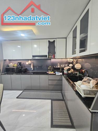 AN BÌNH - QUẬN 5 - SÁT MT - GẦN 70M2 - 5 TẦNG SIÊU ĐẸP - 7PN-7WC - HCĐ - 13.x tỷ TL - 3