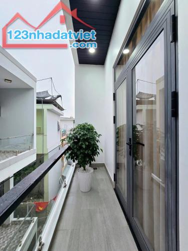 Nhà 3 tầng đẹp mê li chỉ cần xách vali vào ở. Kiệt Mai Lão Bạng. Mặt tiền rộng hơn 7m - 2