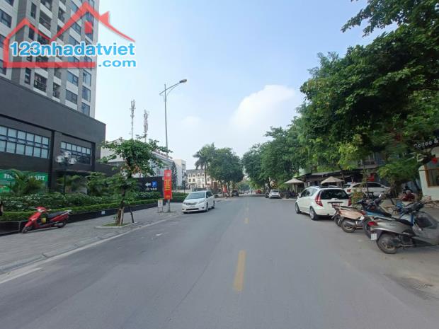 Biệt thự xây thô 4 tầng ĐTM Văn Phú, DT 240m2, MT 12m, 39.5 tỷ Hà Đông - 3