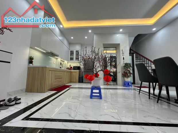 🌸 VIP NHÀ ĐẸP Ở NGAY-  BA BƯỚC RA PHỐ -  HAI BÀ TRƯNG- 5 TẦNG THANG MÁY - 38M2 -MT 5M