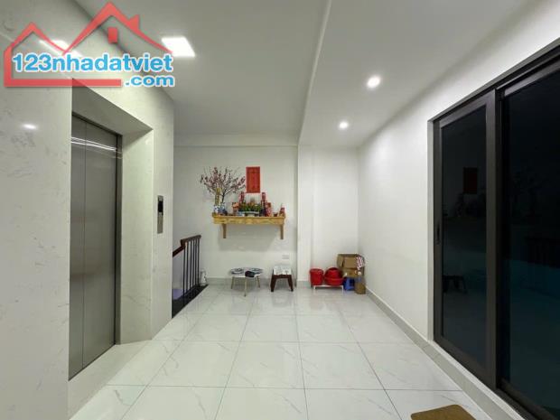 🌸 VIP NHÀ ĐẸP Ở NGAY-  BA BƯỚC RA PHỐ -  HAI BÀ TRƯNG- 5 TẦNG THANG MÁY - 38M2 -MT 5M - 4