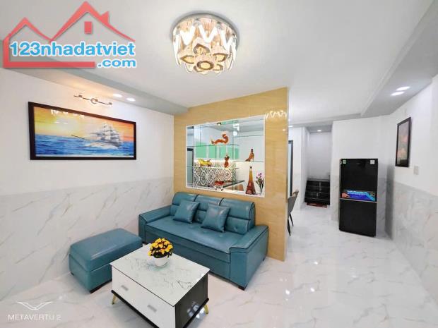 Bán Gấp Nhà 2 Tầng Mới Đẹp - Ngay Chợ Lạc Long Quân - - 1