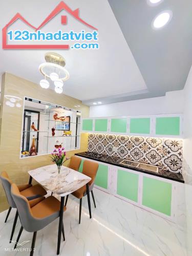 Bán Gấp Nhà 2 Tầng Mới Đẹp - Ngay Chợ Lạc Long Quân - - 2