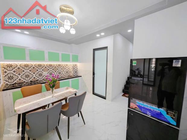 Bán Gấp Nhà 2 Tầng Mới Đẹp - Ngay Chợ Lạc Long Quân - - 3