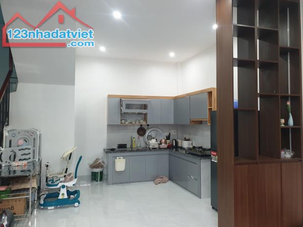 BÁN NHÀ ĐẸP 1.8 TỶ 3 TẦNG 45M2 ( HƯỚNG NAM ) NGÕ GIẢI PHÓNG - 1