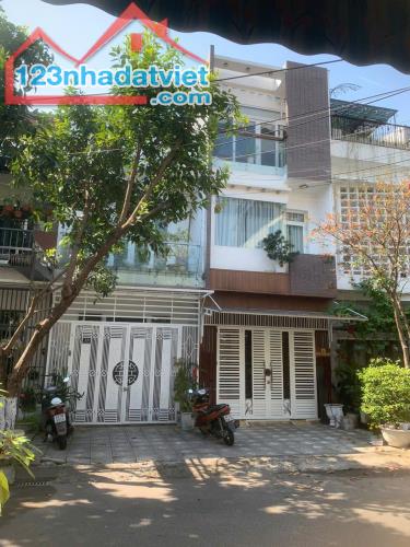 Chính chủ cần Bán nhà 3 tầng. Đường Cao Xuân Dục, quận Hải Châu. Đà Nẵng. LH 0905 277 522