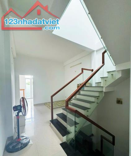 Chính chủ cần Bán nhà 3 tầng. Đường Cao Xuân Dục, quận Hải Châu. Đà Nẵng. LH 0905 277 522 - 1