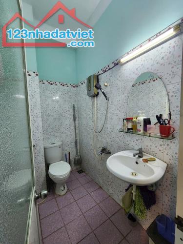BÁN NHÀ: MẶT HẺM XE TẢI ĐÔNG ĐÚC TẤP NẬP  NHƯ ĐƯỜNG PHỐ - KINH DOANH ĐỈNH P.TÂN SƠN NHÌ Q. - 3