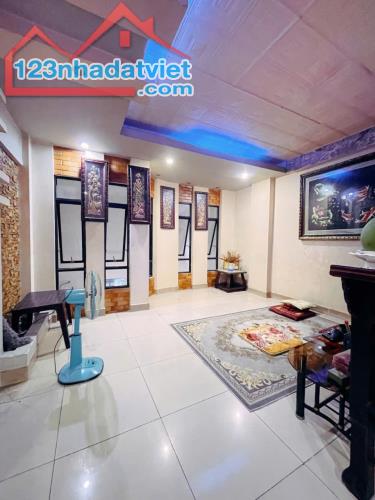 Hàng Thơm nhà Hương Lộ 80 gần khu công nghiệp Vĩnh Lộc 90m2 hẻm 6m ,3Tầng 4 Tỷ3 - 1
