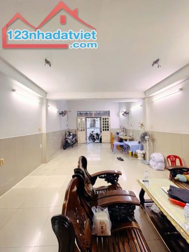 Hàng Thơm nhà Hương Lộ 80 gần khu công nghiệp Vĩnh Lộc 90m2 hẻm 6m ,3Tầng 4 Tỷ3 - 2