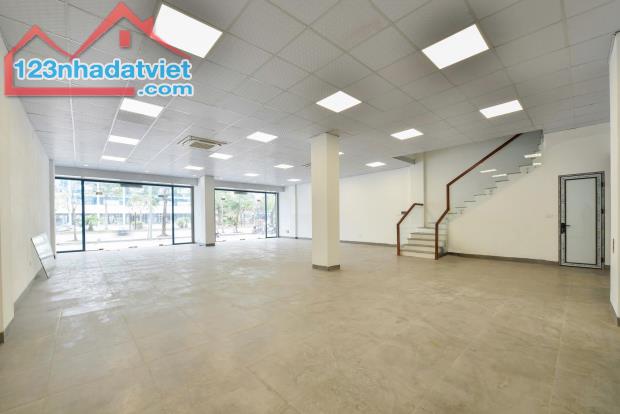 CHO THUÊ Sàn Văn Phòng Nguyễn Khả Trạc, DT 400m, căn góc 3 mặt tiền, thông sàn