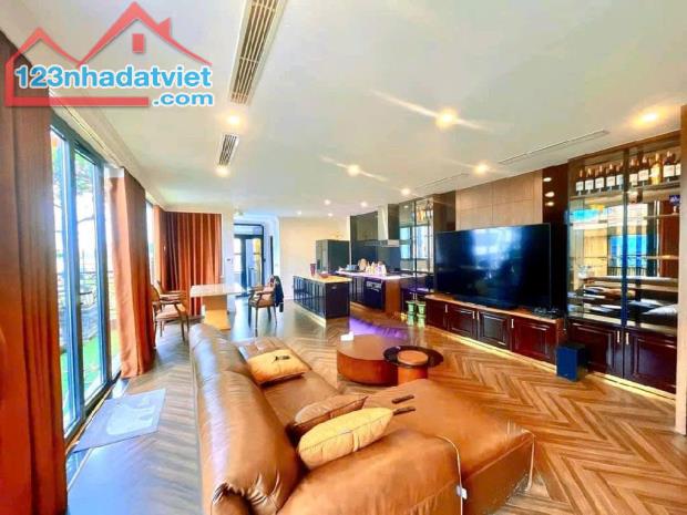 Cần bán nhanh Biệt thự Ba Đình - ô tô vào nhà - 100m MT 8.2m chỉ 25 tỷ