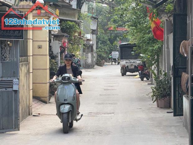 nhà 8 tầng thang máy đường đôi Phú Thượng đối diện Ciputra ô tô trong nhà, dt 80m2, mt - 1