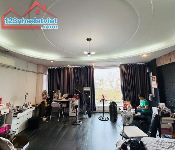 nhà 8 tầng thang máy đường đôi Phú Thượng đối diện Ciputra ô tô trong nhà, dt 80m2, mt - 4