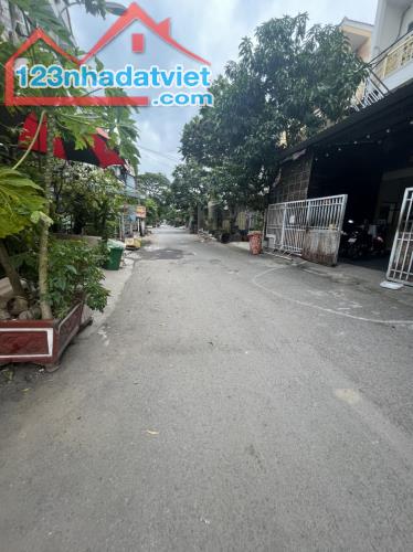 BÁN GẤPNHÀ CĂN GÓC 2 MẶT TIỀN, BÌNH HƯNG, BÌNH CHÁNH.
DT: 61M2 (5 X 12M) 3TẦNG CHỈ 9.5 TỶ