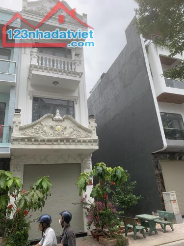 Bán gấp nhà 4 tầng 4pn, 60m2, DT 743, Bình Chuẩn, Thuận An, Bình Dương. Chỉ 3.9 tỷ.