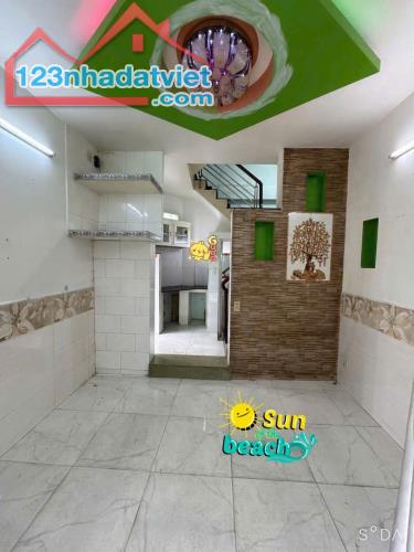 Chủ-Quận 6 bán nhà TâN Hoá 60m2  3 lầu đúc 2 mặt tiền sân thượng 2pn 2wc Nhỉnh 2 tỷ VNĐ  .