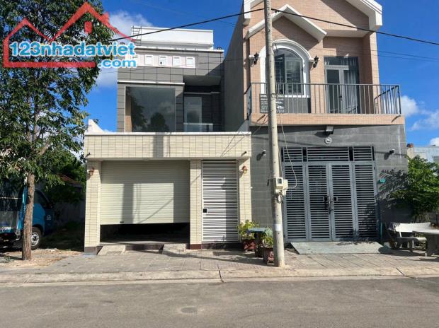 CẦN BÁN NHÀ 1 TRỆT 2 LẦU – ĐƯỜNG NHỰA RỘNG 13M CÓ VỈA HÈ