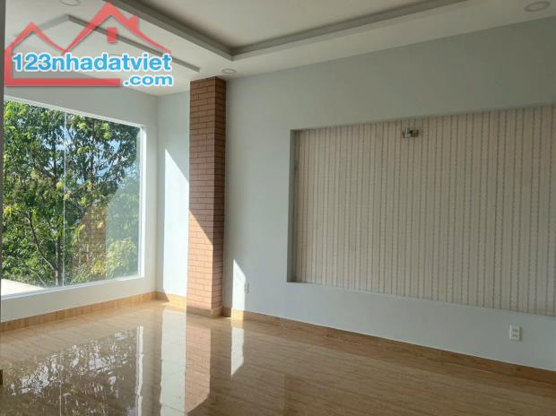CẦN BÁN NHÀ 1 TRỆT 2 LẦU – ĐƯỜNG NHỰA RỘNG 13M CÓ VỈA HÈ - 2