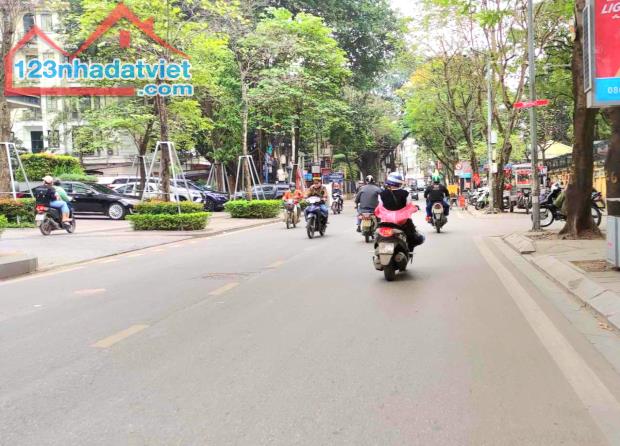 Nhà đẹp Đội Cấn – Ngõ nông rộng, 2 mặt thoáng – 32m², 3 tầng, sổ đỏ riêng , Giá chỉ 6.9 tỷ
