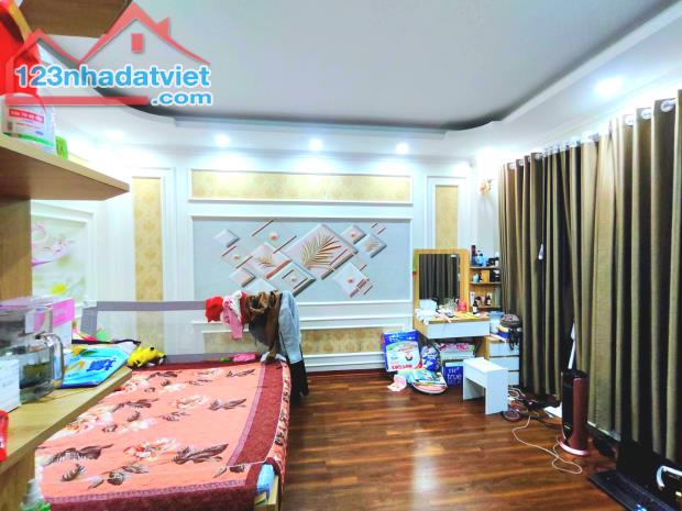 Nhà đẹp Đội Cấn – Ngõ nông rộng, 2 mặt thoáng – 32m², 3 tầng, sổ đỏ riêng , Giá chỉ 6.9 tỷ - 2