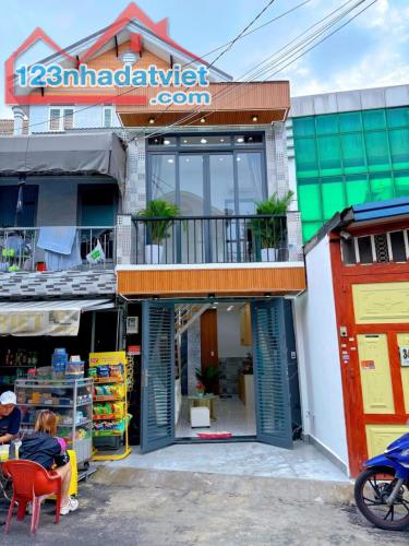 Kẹt tiền cần bán gấp nhà đường Bà Hom, Quận 6. Giá chỉ 2tỷ250. Diện tích 48m2