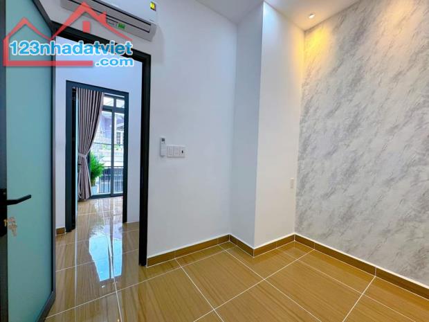 Kẹt tiền cần bán gấp nhà đường Bà Hom, Quận 6. Giá chỉ 2tỷ250. Diện tích 48m2 - 4
