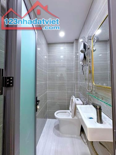 Kẹt tiền cần bán gấp nhà đường Bà Hom, Quận 6. Giá chỉ 2tỷ250. Diện tích 48m2 - 5