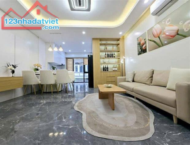 CỰC PHẨM NHÀ MỚI VIỆT HƯNG LONG BIÊN, GARA Ô TÔ, KINH DOANH, TM, NỘI THẤT XỊN, GIÁ KHÓ TIN