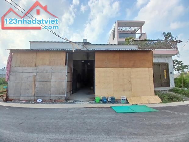 Kẹt tiền cần bán nhanh dãy trọ 2 nền lk khu dc Tân Đức, Đức Hòa, Long An