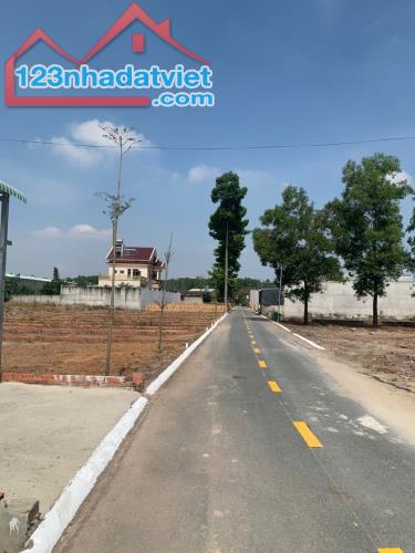 Lô góc 2 mặt tiền ngay KCN Giang Điền, ngang 8 m -160 m2 sổ riêng, thổ cư, sát chợ 2.5 tỷ