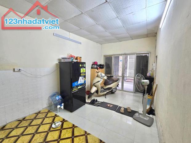 BÁN ĐẤT TẶNG NHÀ CẤP 4 HÀ TRÌ, NGÕ THÔNG, Ô TÔ ĐỖ CỬA DT 52M2, MT 4.5M GIÁ CHỈ 9.6 TỶ