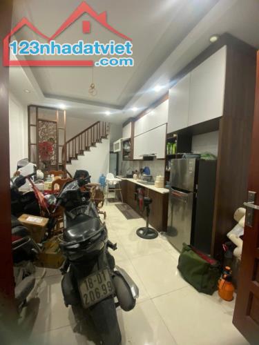 NHÀ ĐẸP LẠC LONG QUÂN 6  - 1 NGOẶT RA Ô TÔ - GẦN  HỒ TÂY - NHỈNH 7 TỶ - 1