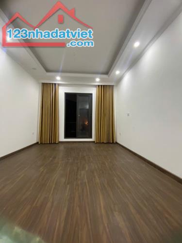 NHÀ ĐẸP LẠC LONG QUÂN 6  - 1 NGOẶT RA Ô TÔ - GẦN  HỒ TÂY - NHỈNH 7 TỶ - 3
