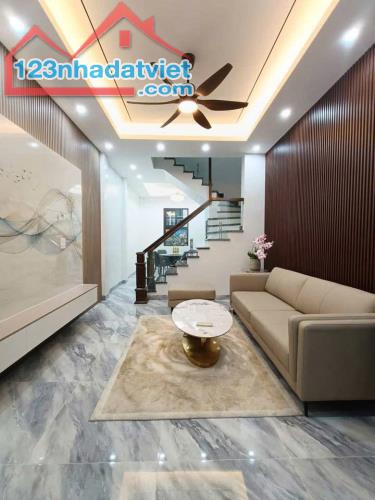 NHÀ CHÙA LÁNG  45M2, 4 TẦNG  TRUNG TÂM GẦN TRƯỜNG ĐH NGOẠI THƯƠNG - NGOẠI GIAO 10,9 TỶ